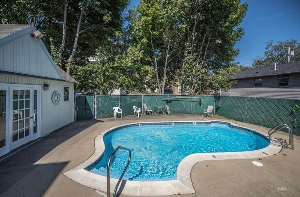 21 Margin St unit 34, Lynn, MA 01905 - photo 1