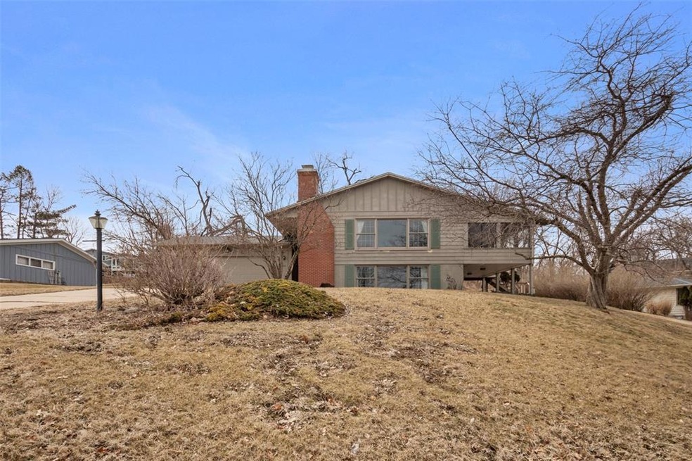 3815 Indiandale Cir SE, Cedar Rapids, IA 52403 - photo 1