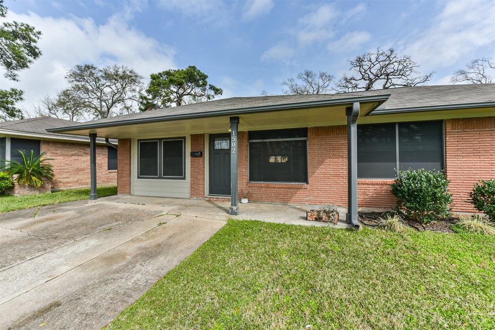1502 Ansbury Dr, Houston, TX 77018 - photo 1