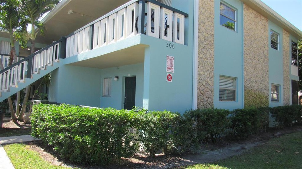 306 E Ocean Ave unit 114, Boynton Beach, FL 33435 - photo 1