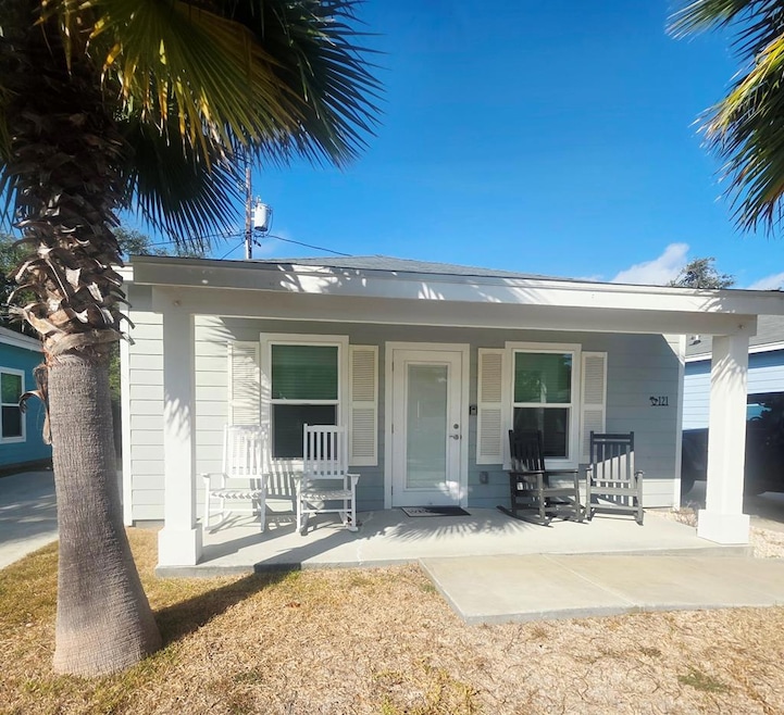 121 Oasis Cir, Rockport, TX 78382 - photo 1