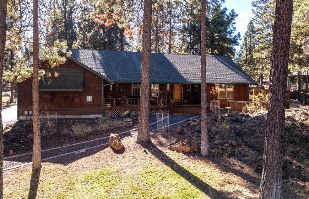 18861 Tuscarora Ln, Bend, OR 97702 - photo 1