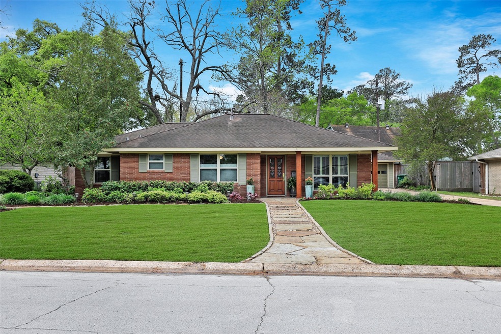 1811 Viking Dr, Houston, TX 77018 - photo 1