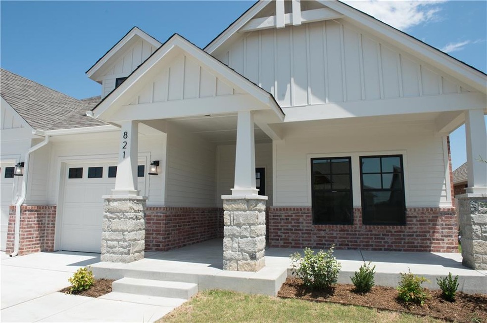 821 NE 21st St, Moore, OK 73160 - photo 1