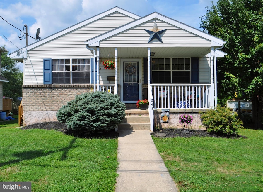 243 E Summit St, Souderton, PA 18964 - photo 1