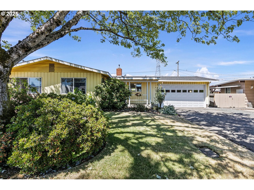 1482 W Fairview Dr, Springfield, OR 97477 - photo 1