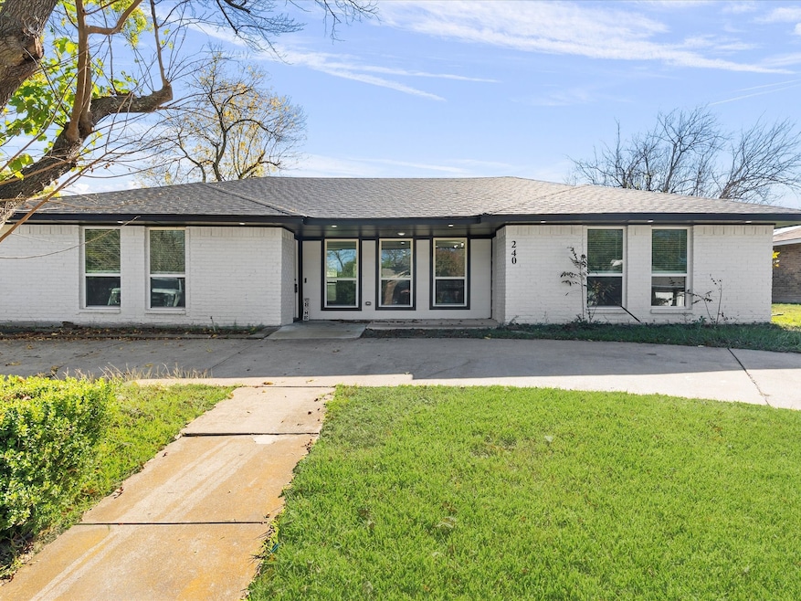 240 Wesley Dr, Desoto, TX 75115 - photo 1