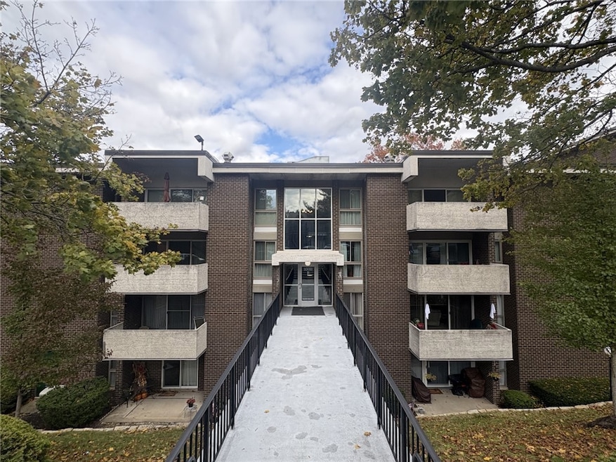 1208 Charlemagne Cir unit 1208, Pittsburgh, PA 15237 - photo 1