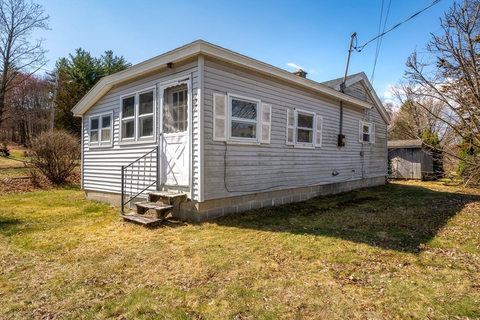 227 East St, Easthampton, MA 01027 - photo 1