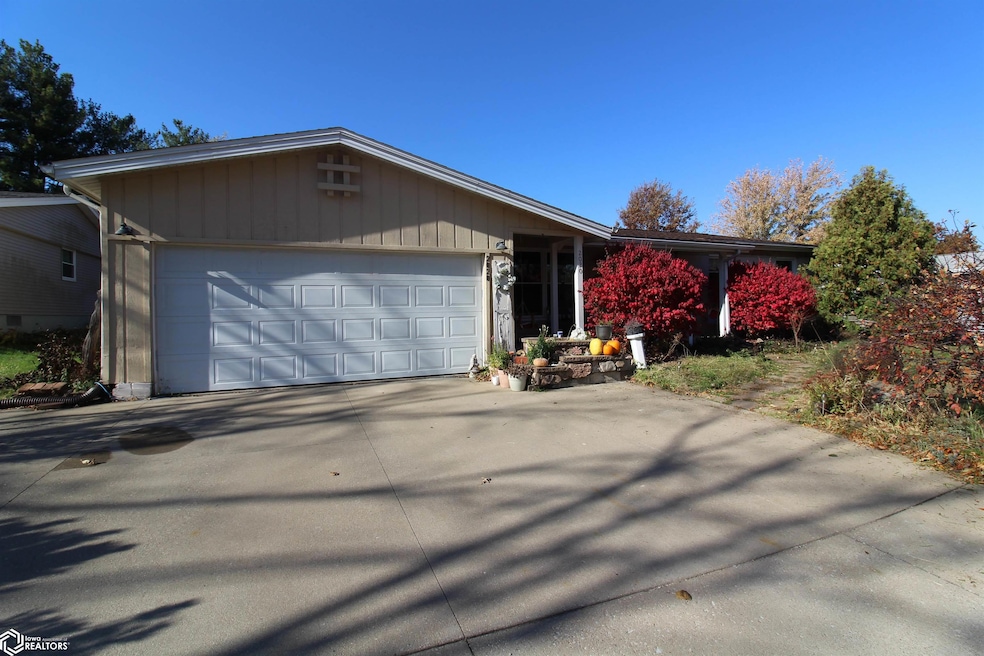 2020 Logan Dr, Keokuk, IA 52632 - photo 1