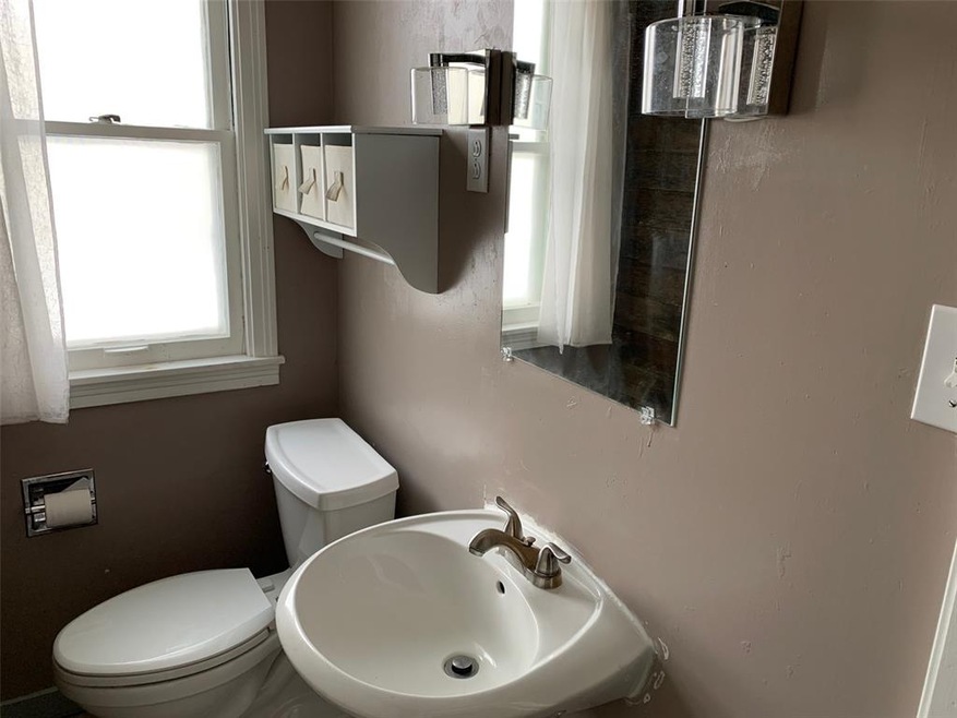 503 Forest Dr SE, Cedar Rapids, IA 52403 - photo 1