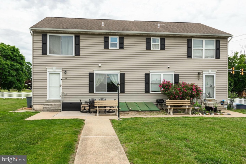 10 Terry Ct, Downingtown, PA 19335 - photo 1