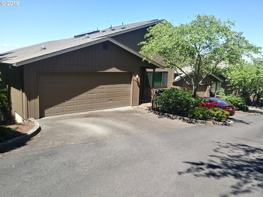 2235 Ridgeway Dr unit 8, Eugene, OR 97401 - photo 1