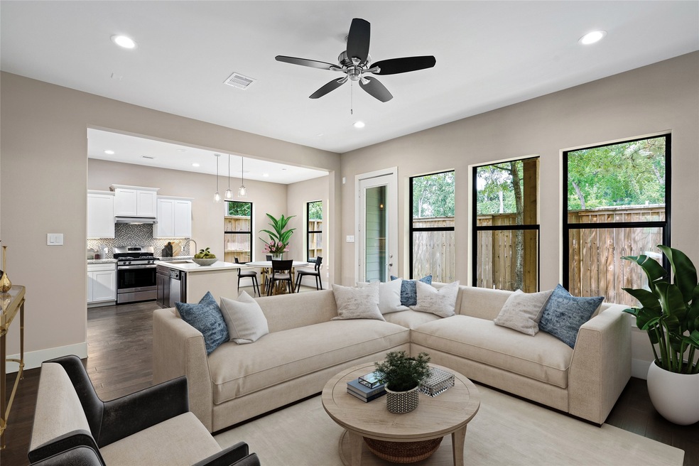 5112 E Lacey Garden Loop, Houston, TX 77018 - photo 1