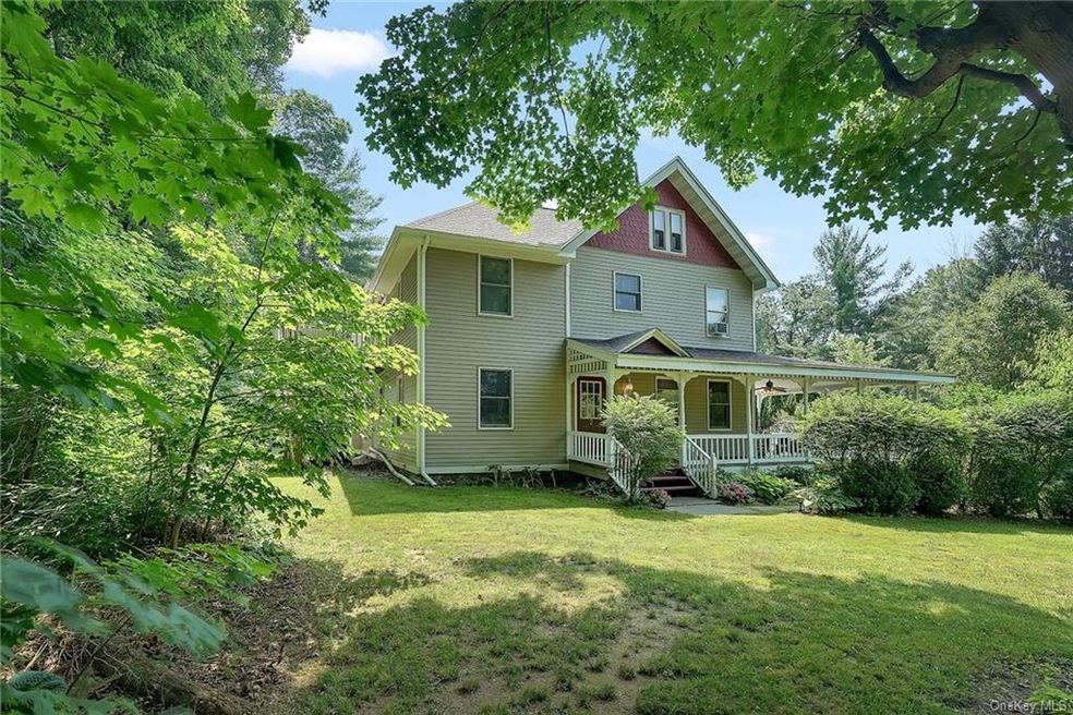 344 Vineyard Ave, Highland, NY 12528 - photo 1