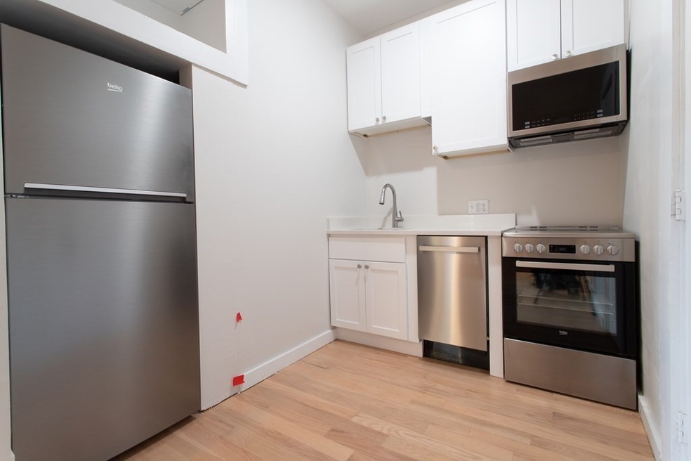 18 Fitzhenry Square unit 7, Revere, MA 02151 - photo 1