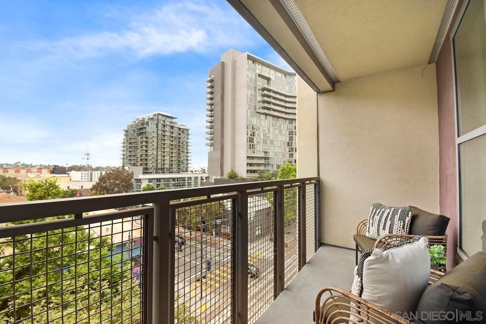 Metrome unit 606, San Diego, CA 92101 - photo 1