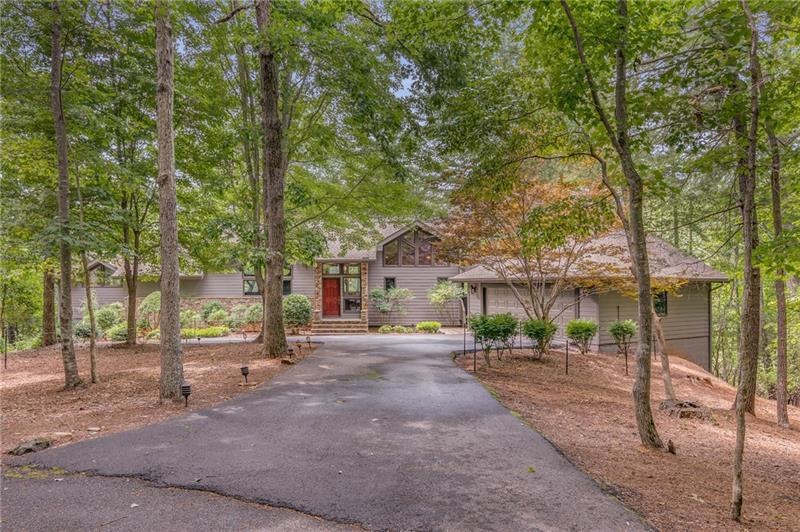 Front-flat driveway with guest parking