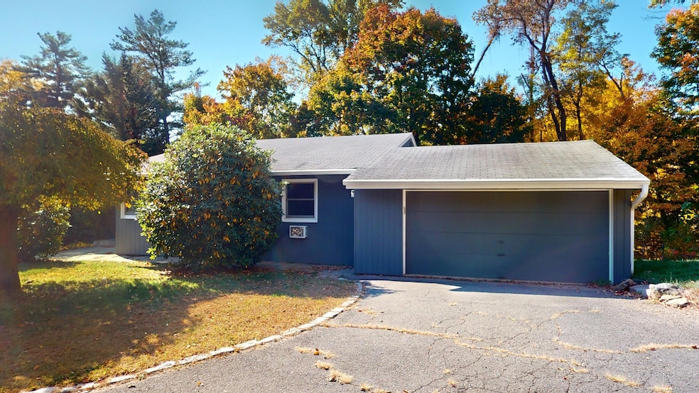 42 Hillsboro Dr, West Hartford, CT 06107 - photo 1