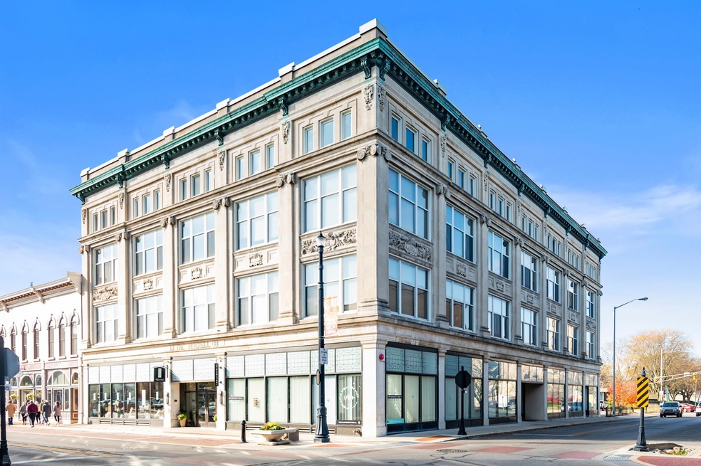 301 Walnut #206 S, Muncie, IN 47305 - photo 1