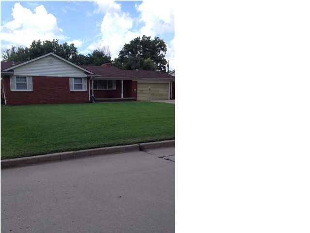 Welcome Home to 1429 N Mt Carmel