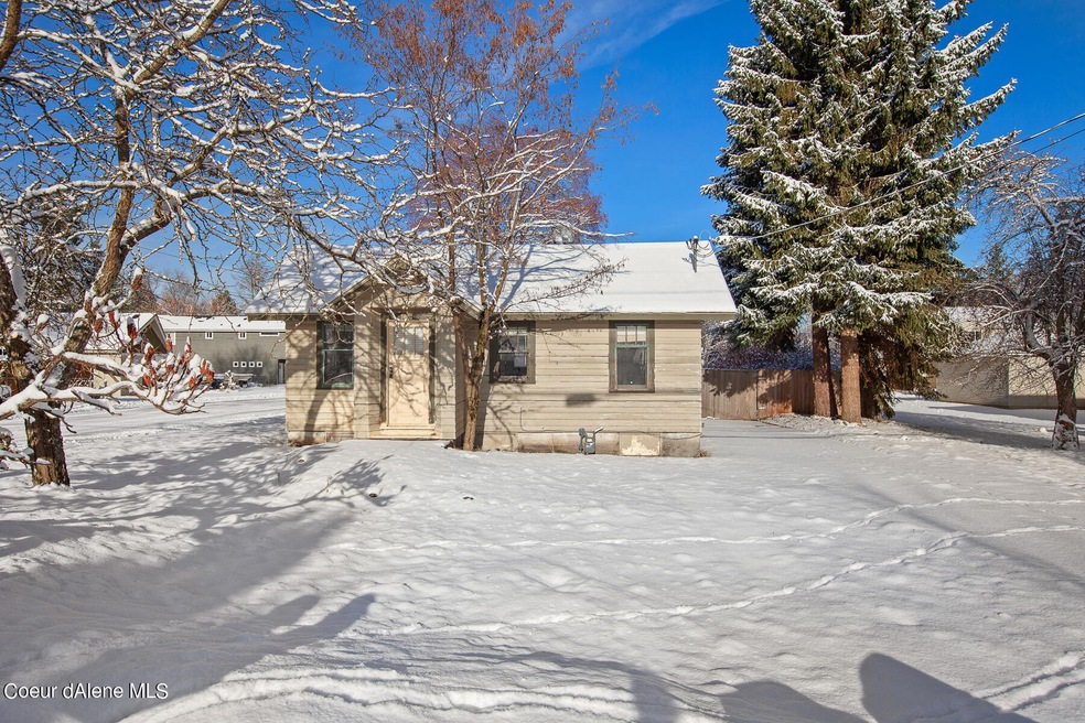 1401EGilbertAve-1