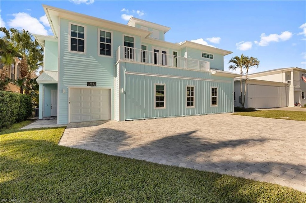 Built in 2019, 3/2.5 pool hanger home
