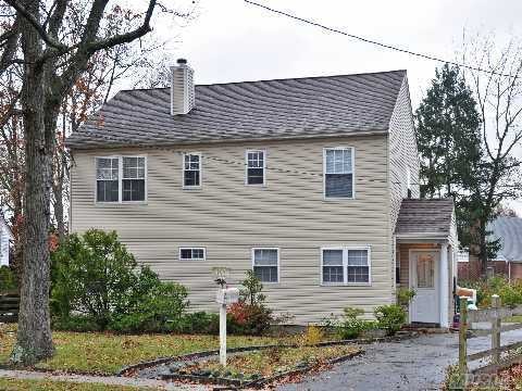 360 Mildred St, Oceanside, NY 11572 - photo 1
