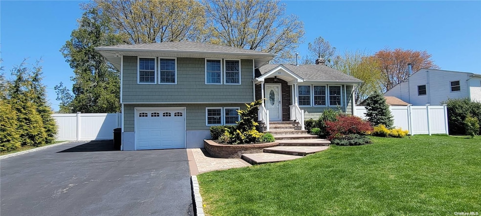 65 Elder Dr, ComMacK, NY 11725 - photo 1