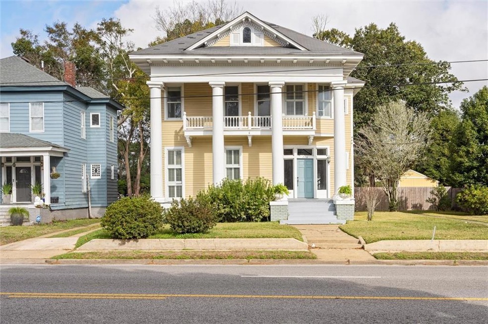 2154 Dauphin Street