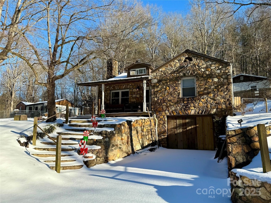 122 and 124 Avian Ct, Brevard, NC 28712 - photo 1