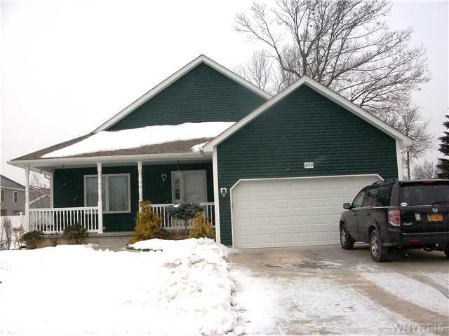 1050 Wayne Ave, North Tonawanda, NY 14120 - photo 1