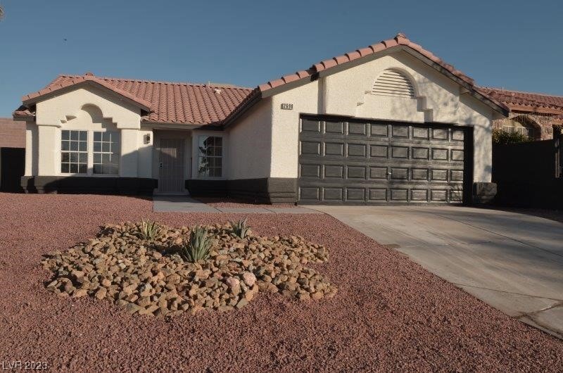 2690 Holy Cross Dr, Las Vegas, NV 89156 - photo 1