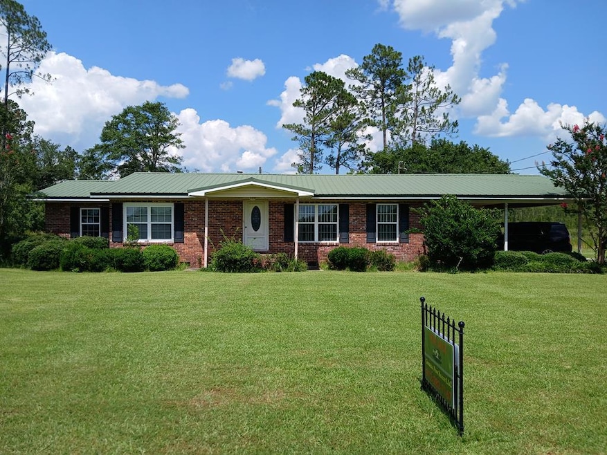 428 Old Alma Waycross Hwy, Nicholls, GA 31554 - photo 1