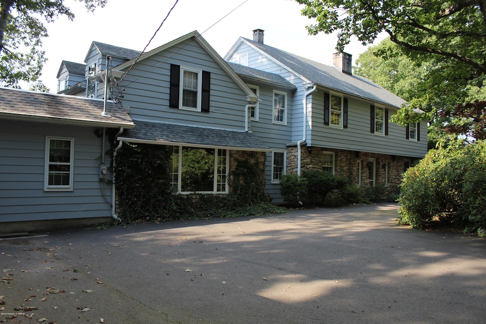 89 Council Crest Ln, Hazleton, PA 18202 - photo 1