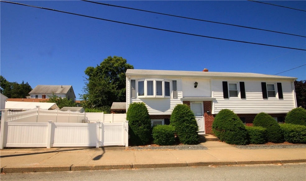 35 Crescent Ave, Cranston, RI 02910 - photo 1