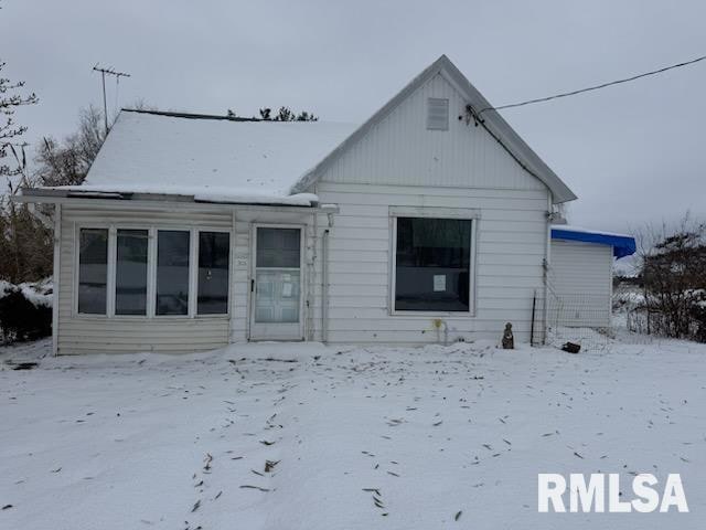 305 N Fulton St, Payson, IL 62360 - photo 1