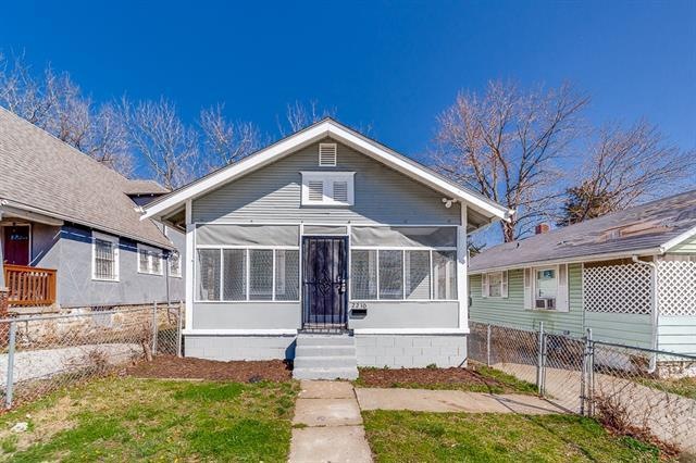 2210 E 58th St, Kansas City, MO 64130 - photo 1