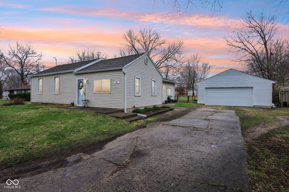 621 N Jones St, Ingalls, IN 46048 - photo 1