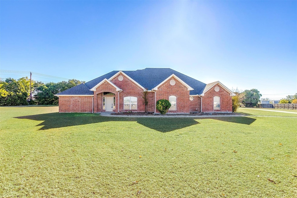 2314 E Emerald Bend Ct, Granbury, TX 76049 - photo 1