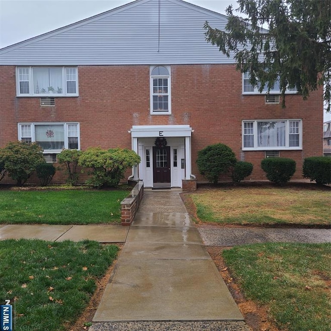 565 Grove St unit 6, Clifton, NJ 07013 - photo 1