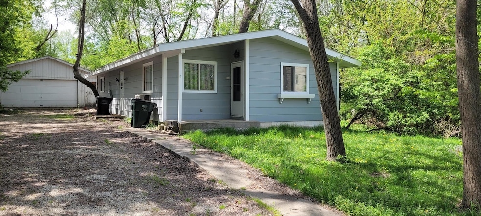 726 Wells St, Delafield, WI 53018 - photo 1