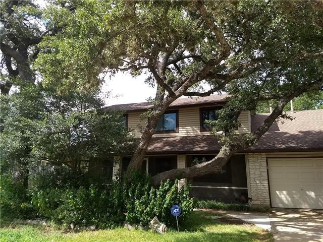 Fully screened and private front porch. Motion detector lights for your walk from the drive to inside.