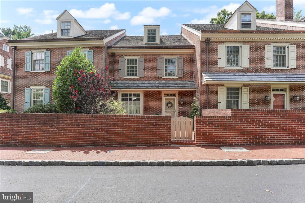 102 Willowmere Ln, Ambler, PA 19002 - photo 1