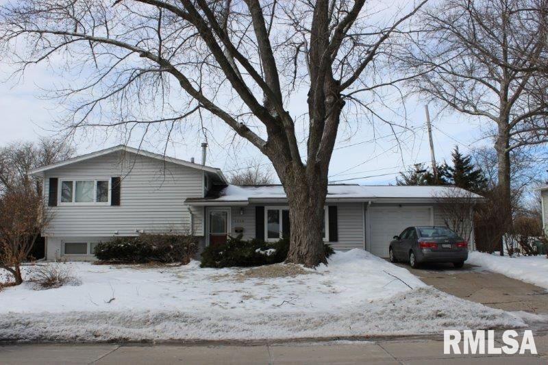 1528 14th St, Bettendorf, IA 52722 - photo 1