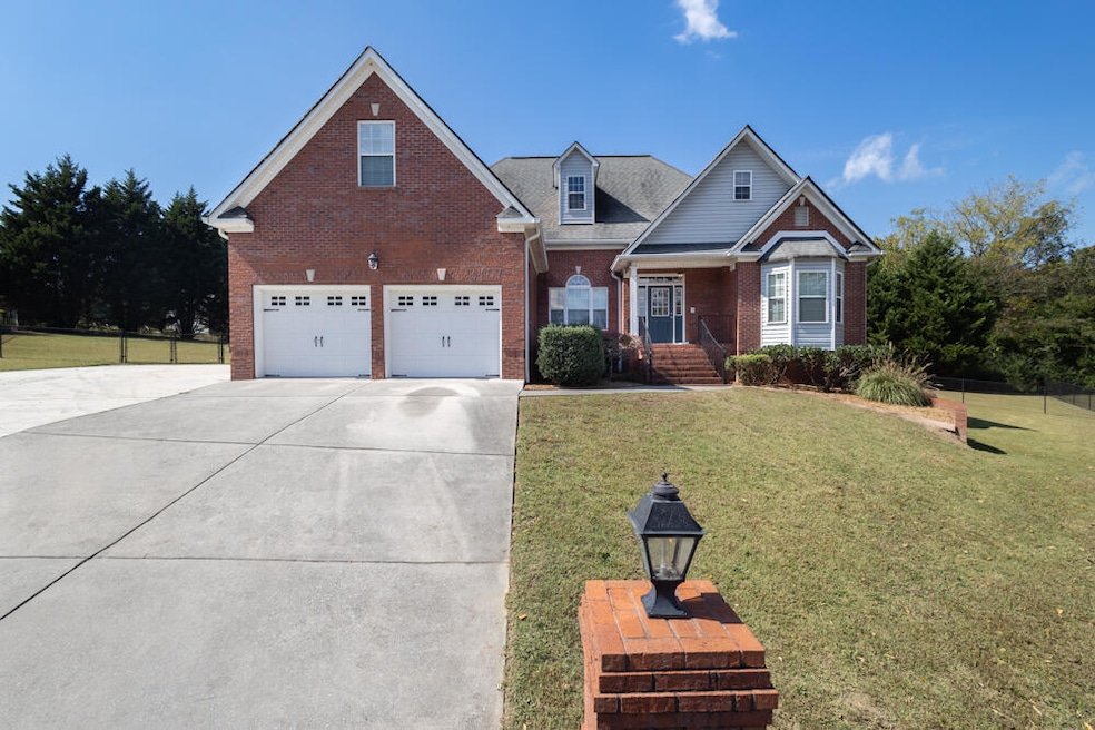 8005 Leon Brenda Ln, Ooltewah, TN 37363 - photo 1