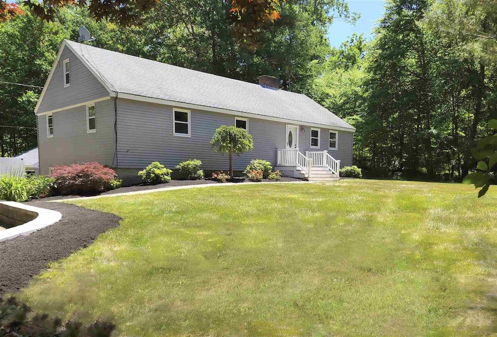 75 Whittier St, Newton, NH 03858 - photo 1