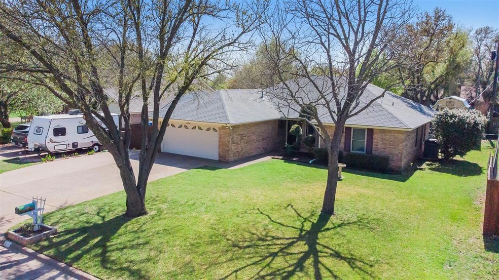 1104 Hemphill Ct, Cleburne, TX 76033 - photo 1