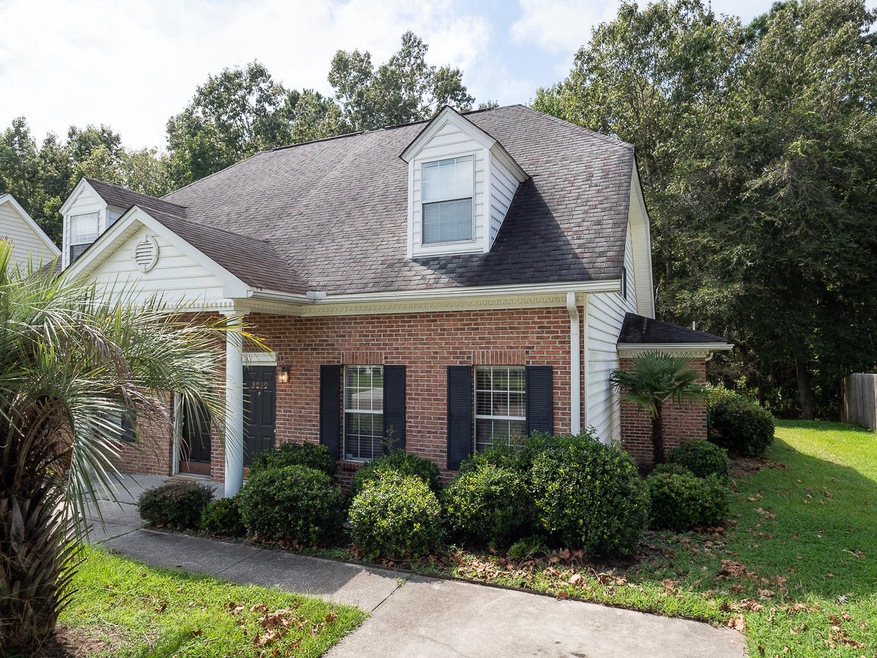 3232 Queensgate-9176902