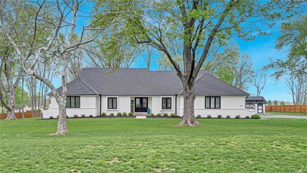 3900 W 190th St, Stilwell, KS 66085 - photo 1